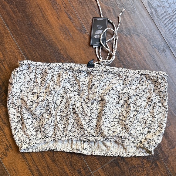 NWT Volcom Bae Bae Doll Black and White Floral Tie Top Tube Top size large (A18) - Picture 5 of 5